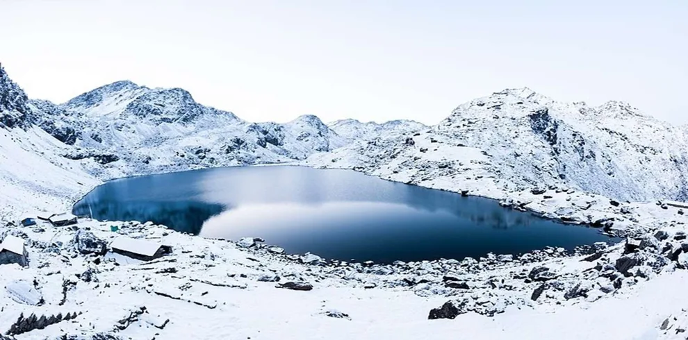 Winter beauty of Gosaikunda lake