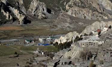 Dry landscape of narphu valley trekking trail