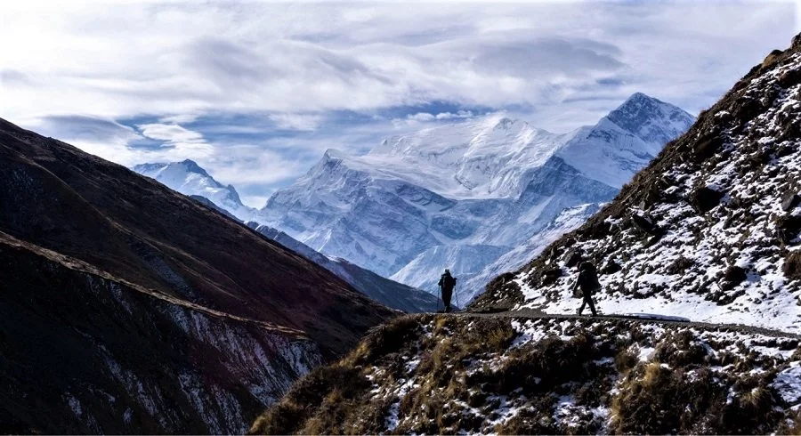 Mountain scenery and the trekkers in route of Kangla pass trek