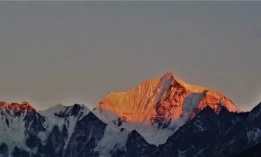Sun setting at the top of the Dorje lakpa