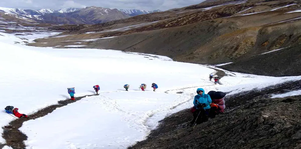 On the snowy heights of Tudje La Pass