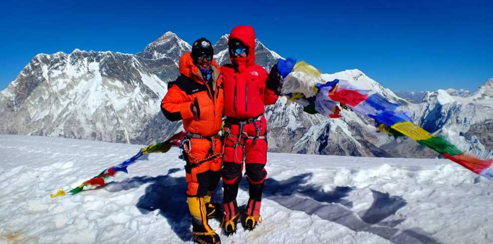 Team at the summit of Mt Amadablam