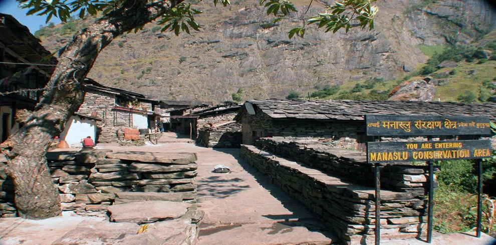 manaslu tsum valley trekking