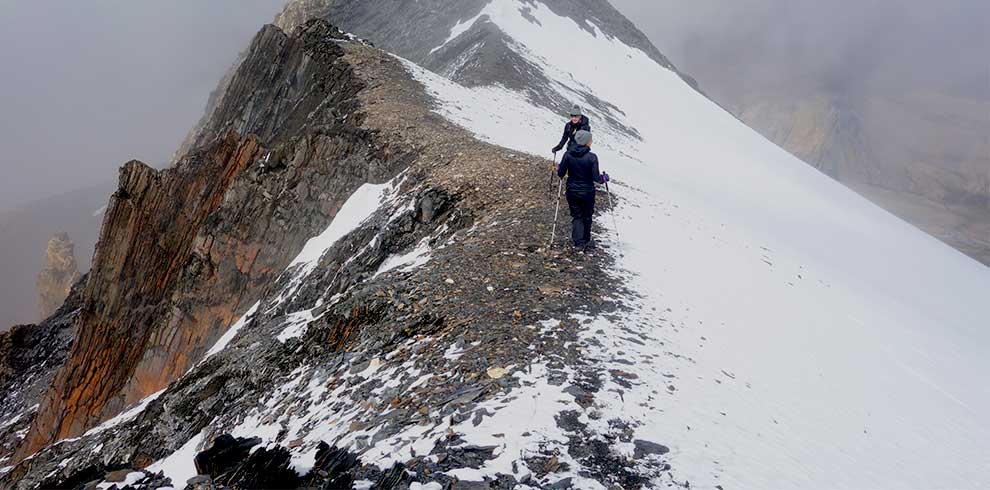 Trekking towards the Mardi peak base camp