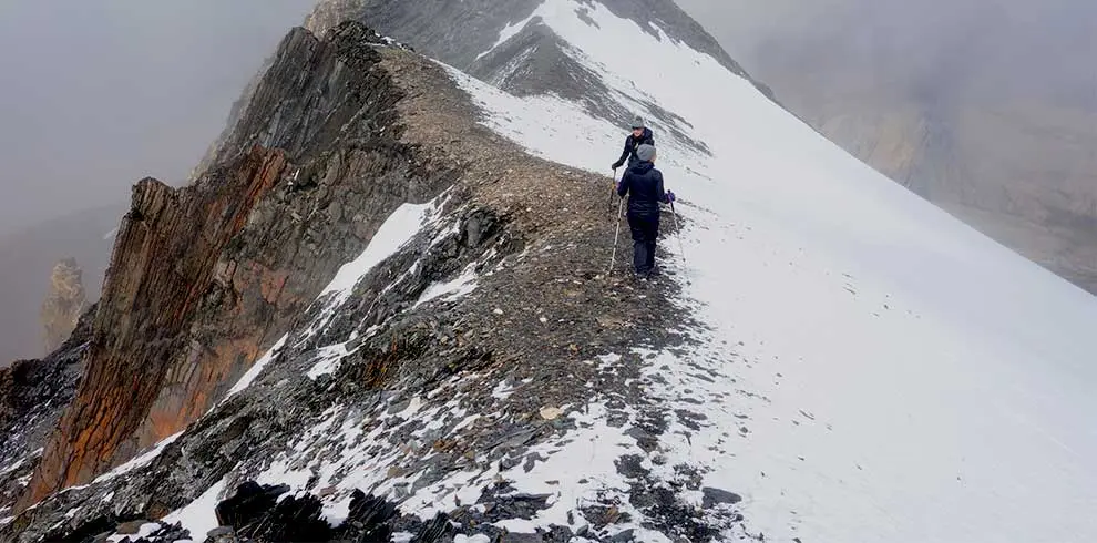 Trekking towards the Mardi peak base camp