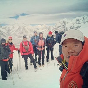 Yala peak climbing crew towards the summit