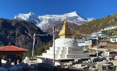 Stupa infront of Mt kongde at Namche