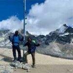 Guide arun and his client ralph during everest basecamp chola pass gokyo ri trek