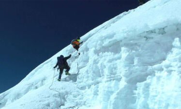 climbing towards Hungu Peak