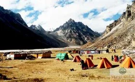 Tents infront of the basecamp on the way to kanchenjunga trekking trip in nepal