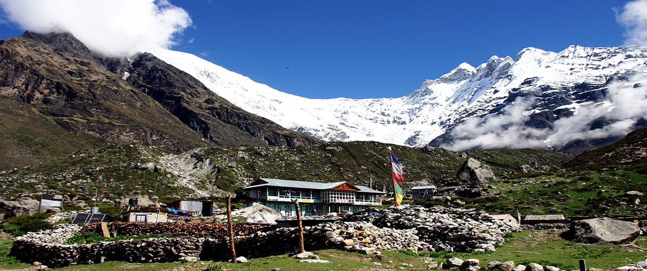 What are the top 25 trekking in Nepal? 21 teahouse with the view of snow capped mountain