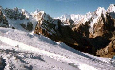 snowy trail to Malangphulang Peak